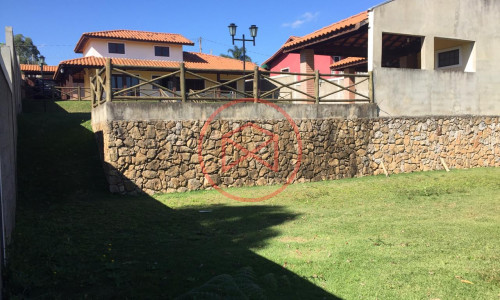 Chácara em Condomínio Fechado, Antes do Centro! Interior de SP