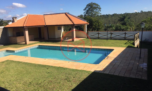 Chácara em Condomínio Fechado, Antes do Centro! Interior de SP