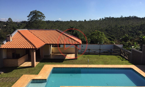 Chácara em Condomínio Fechado, Antes do Centro! Interior de SP