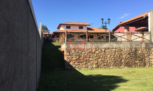 Chácara em Condomínio Fechado, Antes do Centro! Interior de SP