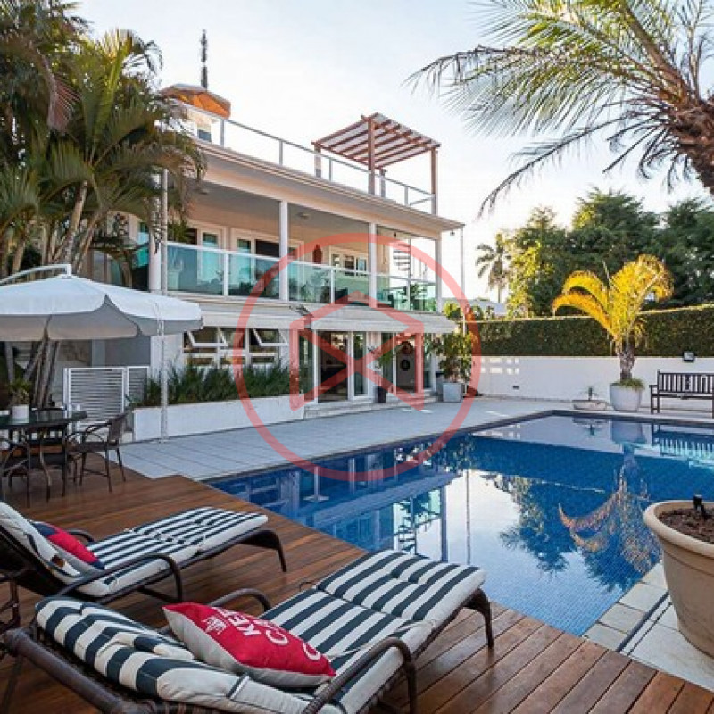 Casa de Campo em Condomínio Fechado de Alto Padrão. Interior de SP