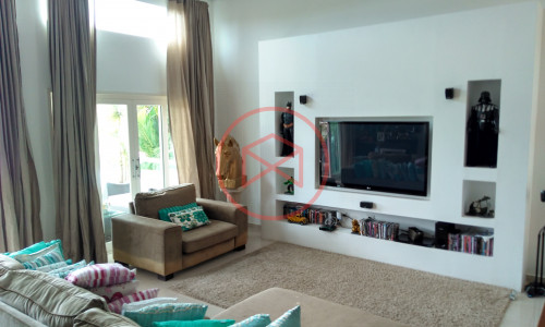 Casa de Campo em Condomínio Fechado de Alto Padrão. Interior de SP