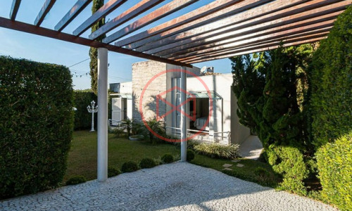 Casa de Campo em Condomínio Fechado de Alto Padrão. Interior de SP