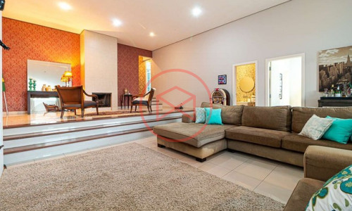 Casa de Campo em Condomínio Fechado de Alto Padrão. Interior de SP