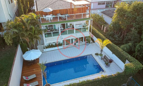 Casa de Campo em Condomínio Fechado de Alto Padrão. Interior de SP