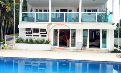 Casa de Campo em Condomínio Fechado de Alto Padrão. Interior de SP