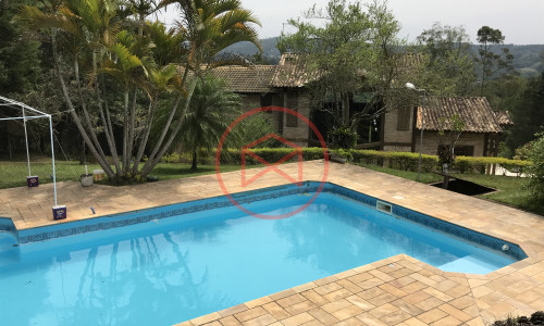 Chácara em Ibiúna antes do centro!!