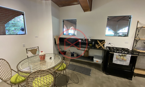 Chácara em Condomínio Fechado de Alto Padrão ante do Centro de Ibiúna.