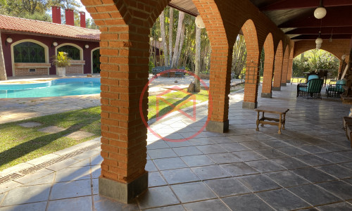 Chácara em Condomínio Fechado de Alto Padrão ante do Centro de Ibiúna.