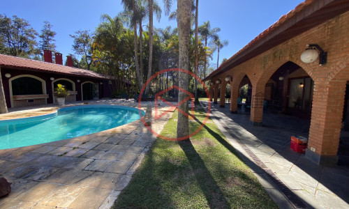 Chácara em Condomínio Fechado de Alto Padrão ante do Centro de Ibiúna.