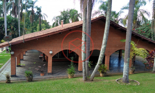 Chácara em Condomínio Fechado de Alto Padrão ante do Centro de Ibiúna.