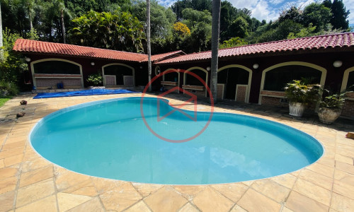 Chácara em Condomínio Fechado de Alto Padrão ante do Centro de Ibiúna.