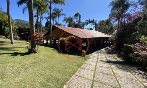 Chácara em Condomínio Fechado de Alto Padrão ante do Centro de Ibiúna.