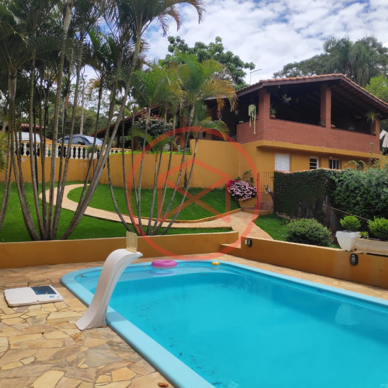 Chácara em Condomínio próximo ao Centro de Ibiúna! Interior de SP