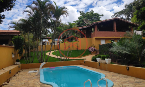 Chácara em Condomínio próximo ao Centro de Ibiúna! Interior de SP