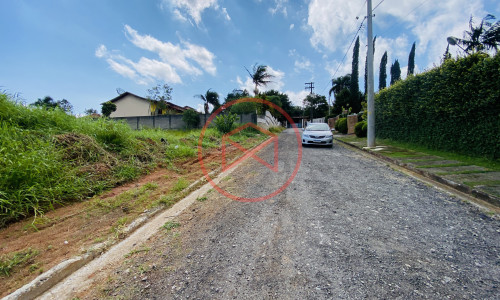 Terremo Plano em Loteamento Fechado Antes do Centro de Ibiúna!!