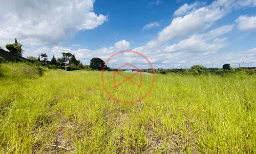 Terremo Plano em Loteamento Fechado Antes do Centro de Ibiúna!!