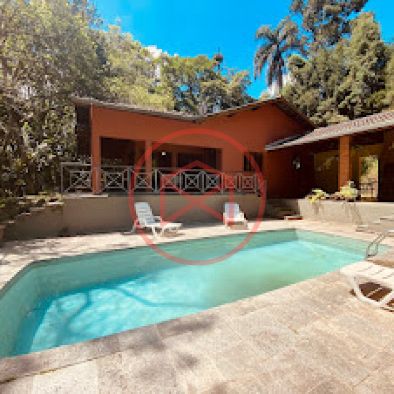 Chácara em Condomínio Fechado de Alto Padrão com acesso a Represa!!