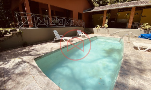 Chácara em Condomínio Fechado de Alto Padrão com acesso a Represa!!