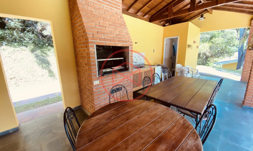 Chácara em Condomínio Fechado de Alto Padrão com acesso a Represa!!