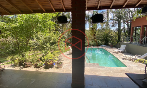 Chácara em Condomínio Fechado de Alto Padrão com acesso a Represa!!