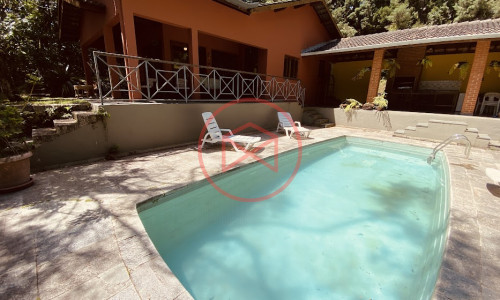 Chácara em Condomínio Fechado de Alto Padrão com acesso a Represa!!