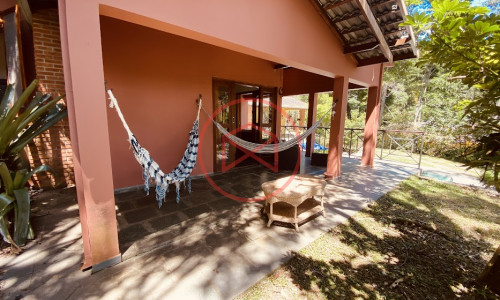 Chácara em Condomínio Fechado de Alto Padrão com acesso a Represa!!