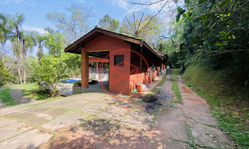 Chácara em Condomínio Fechado de Alto Padrão com acesso a Represa!!