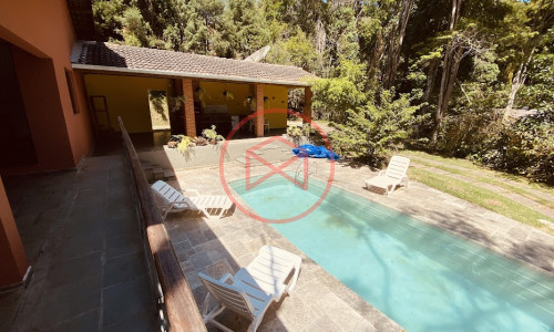 Chácara em Condomínio Fechado de Alto Padrão com acesso a Represa!!