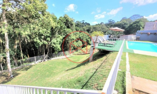 Casa com piscina em Condomínio Antes do Centro!!