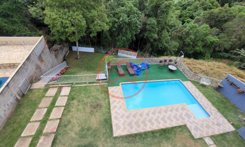 Casa com piscina em Condomínio Antes do Centro!!