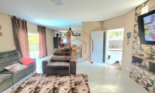 Casa com piscina em Condomínio Antes do Centro!!