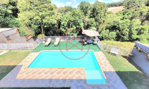 Casa com piscina em Condomínio Antes do Centro!!