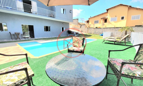 Casa com piscina em Condomínio Antes do Centro!!