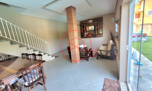 Casa com piscina em Condomínio Antes do Centro!!