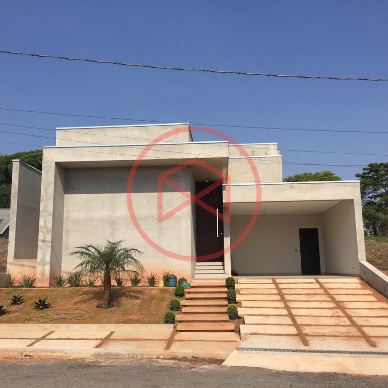 Casa em condomínio fechado!