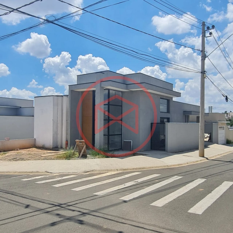 Casa em Condomínio em Salto!