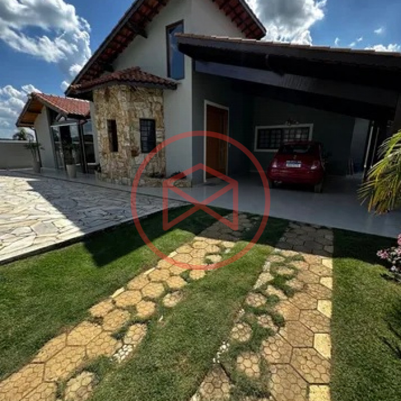 Chácara em Condomínio Fechado Próximo do Centro de Ibiúna!!