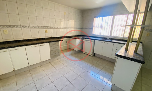 Casa Comercial no Centro de Ibiúna