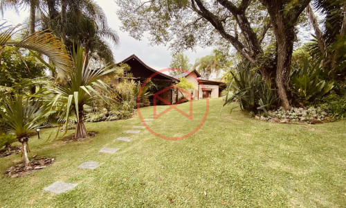 Chácara em Condomínio com 5.000 mts Antes do Centro!!