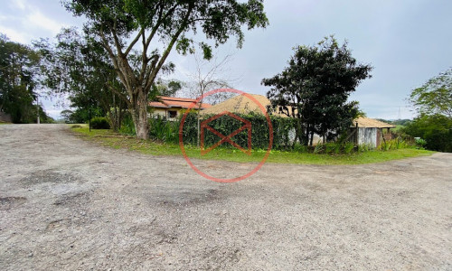 Chácara em Condomínio Antes do Centro!!