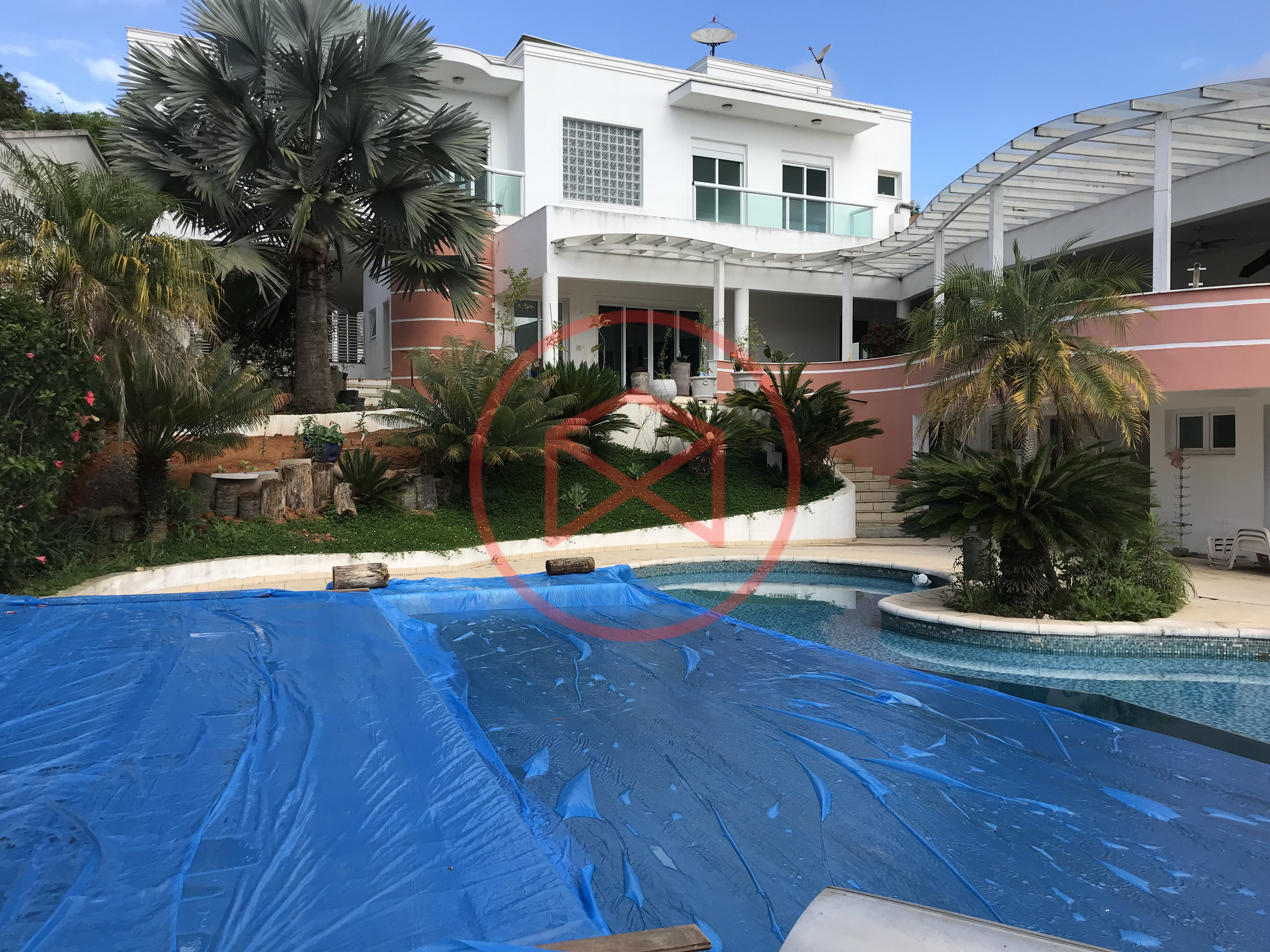 Mansão em Condomínio no Centro de Ibiúna!!