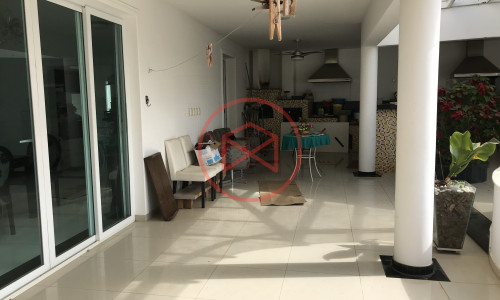 Mansão em Condomínio no Centro de Ibiúna!!