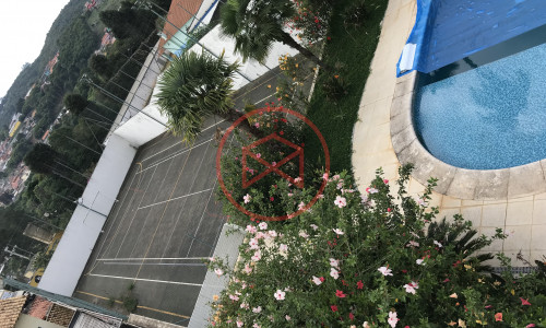 Mansão em Condomínio no Centro de Ibiúna!!