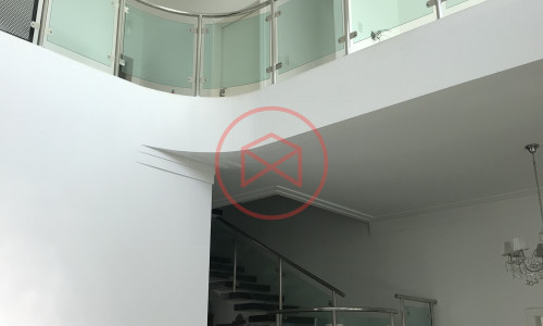 Mansão em Condomínio no Centro de Ibiúna!!