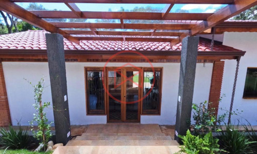 Chácara em Condomínio Fechado!!