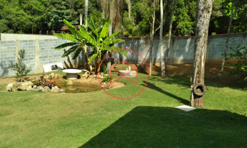 Chácara em Condomínio Fechado!!