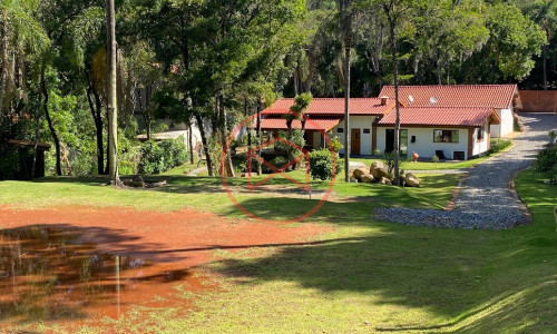 Chácara em Condomínio Fechado!!