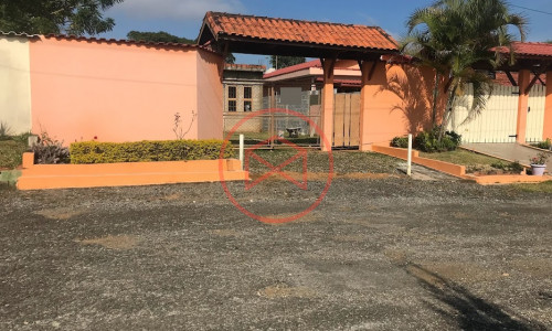 Casa em Condomínio Fechado Antes do Centro de Ibiúna!!