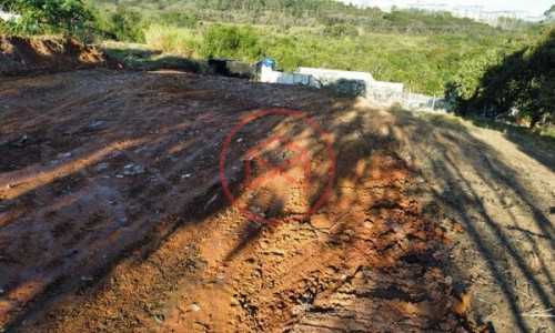 Terreno antes do centro de Ibiúna!